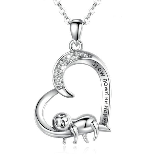 Collar con colgante de perezoso en forma de corazón de cristal de plata de ley 925