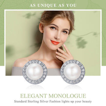 Pendientes clásicos de plata de ley 925 con perlas de agua dulce brillantes y redondas.