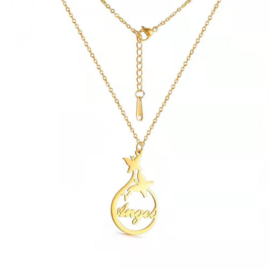 Collar con nombre personalizado de acero inoxidable, sencillo y moderno, con colgante de mariposas.