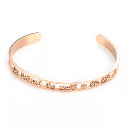 Brazalete personalizado con letra hueca de acero inoxidable, moderno, personalizado, con apertura en forma de C, ajustable, regalo